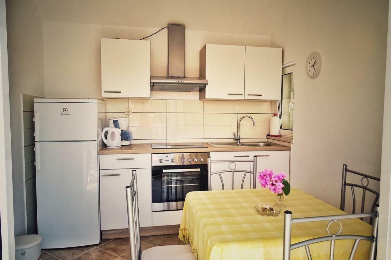 Ruzicin dvor Apartment Povlja  Exterior foto
