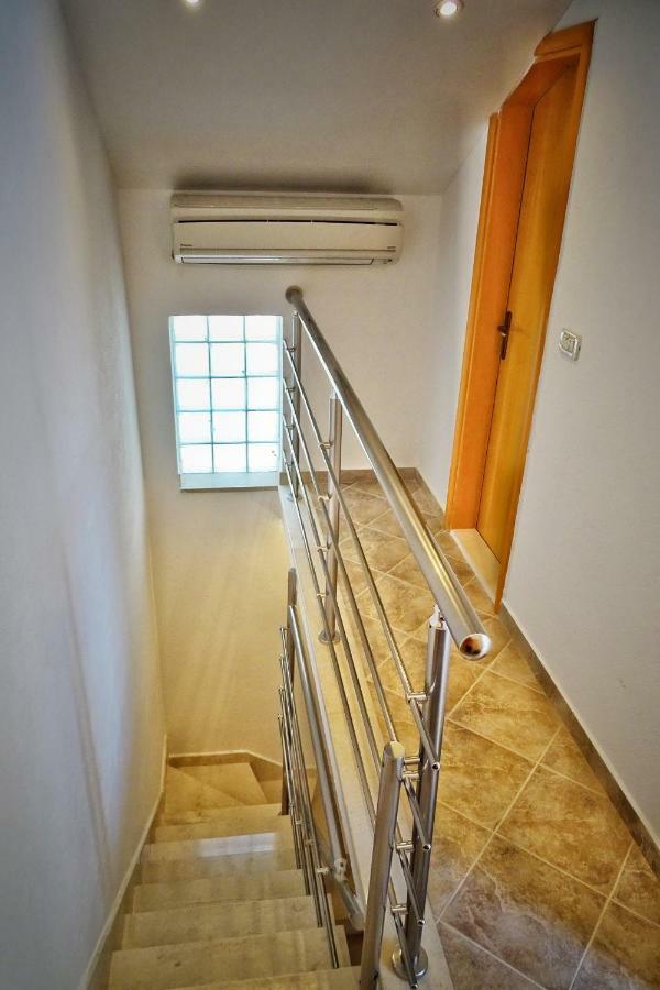 Ruzicin dvor Apartment Povlja  Exterior foto